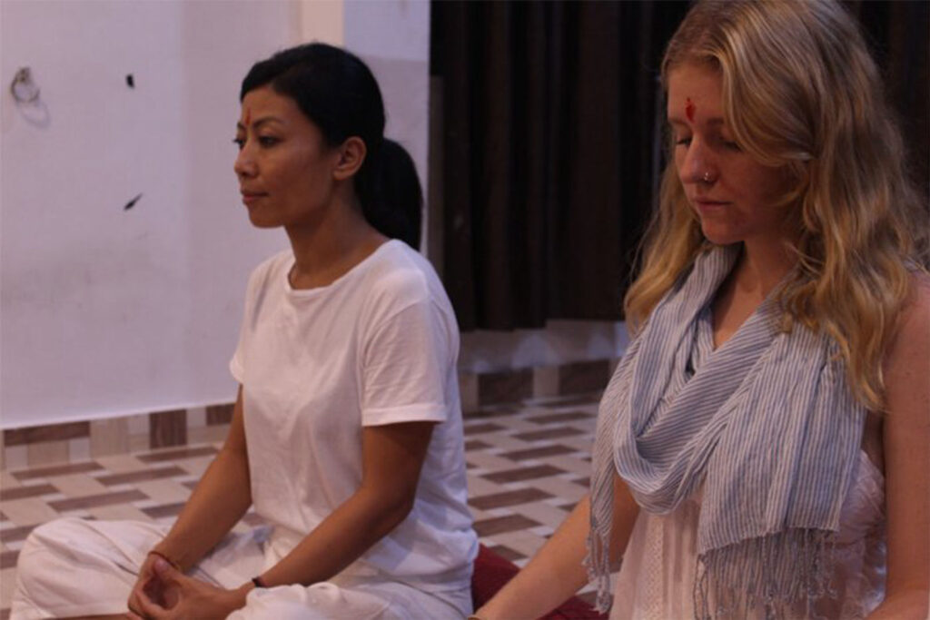 Yoginis meditating at Abhyantara Yoga